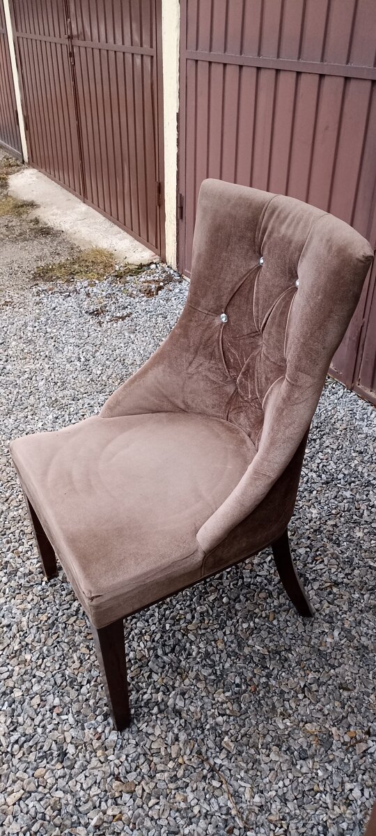 PREDÁM STOLIČKU - 2