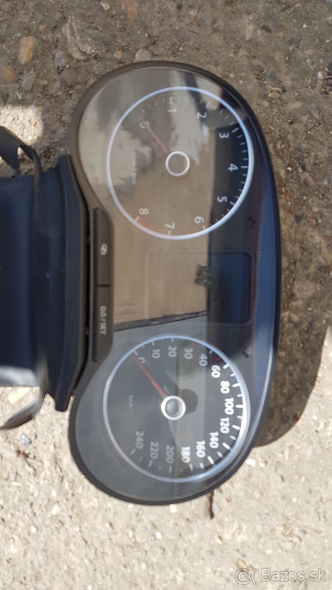 Budíky na Volkswagen Polo 2012 - 2