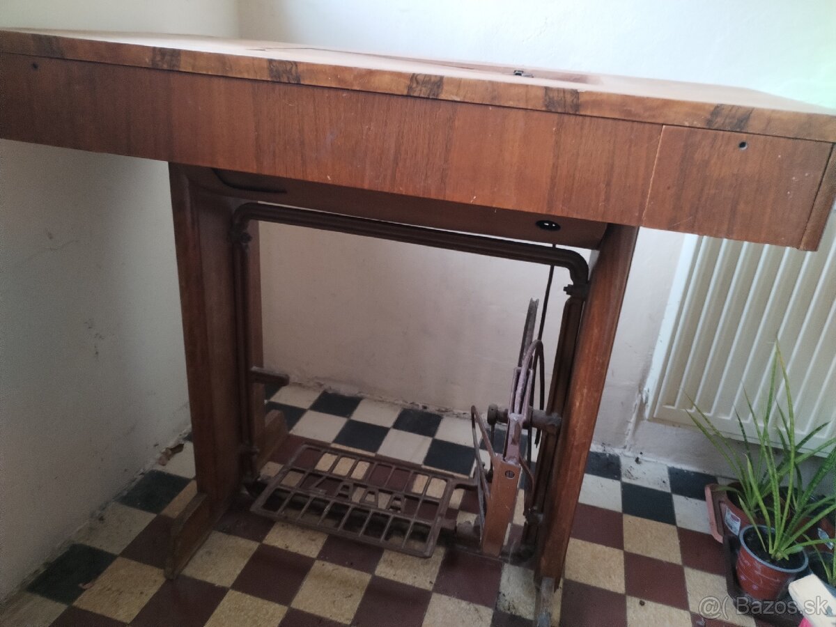 Šijací stroj Lada 121 - 2