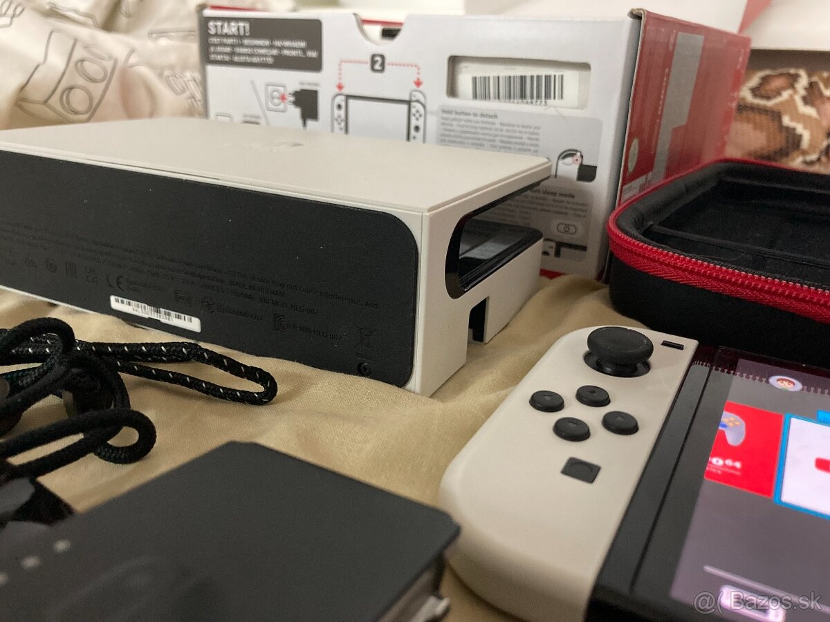 Nintendo Switch OLED Biely (škrabance dohoda možná) - 2