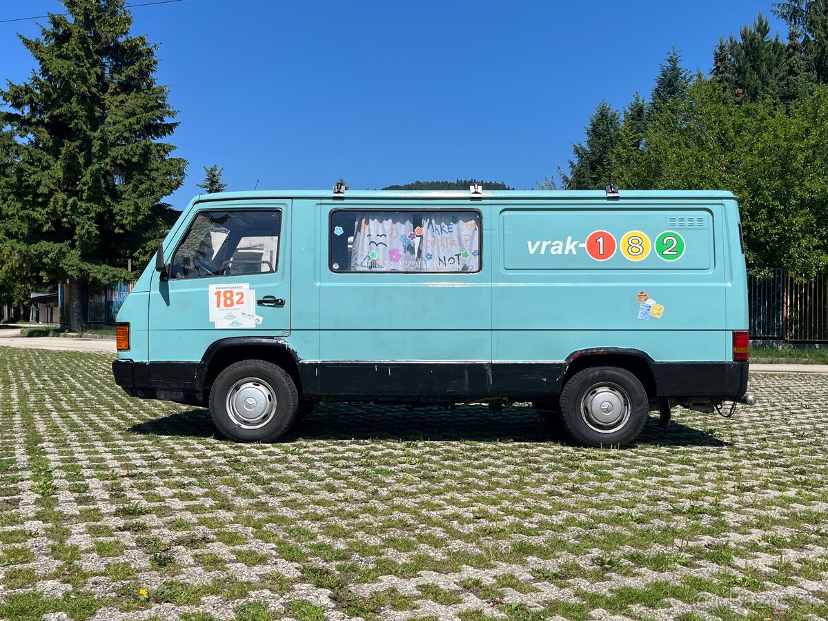 Obytná dodávka Mercedes MB100D - 2