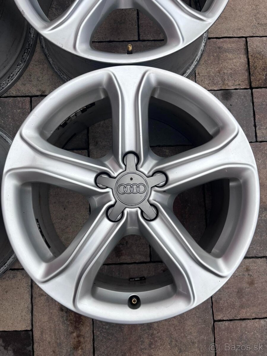 Predám org.hlinikové disky--Audi--R17 - 2