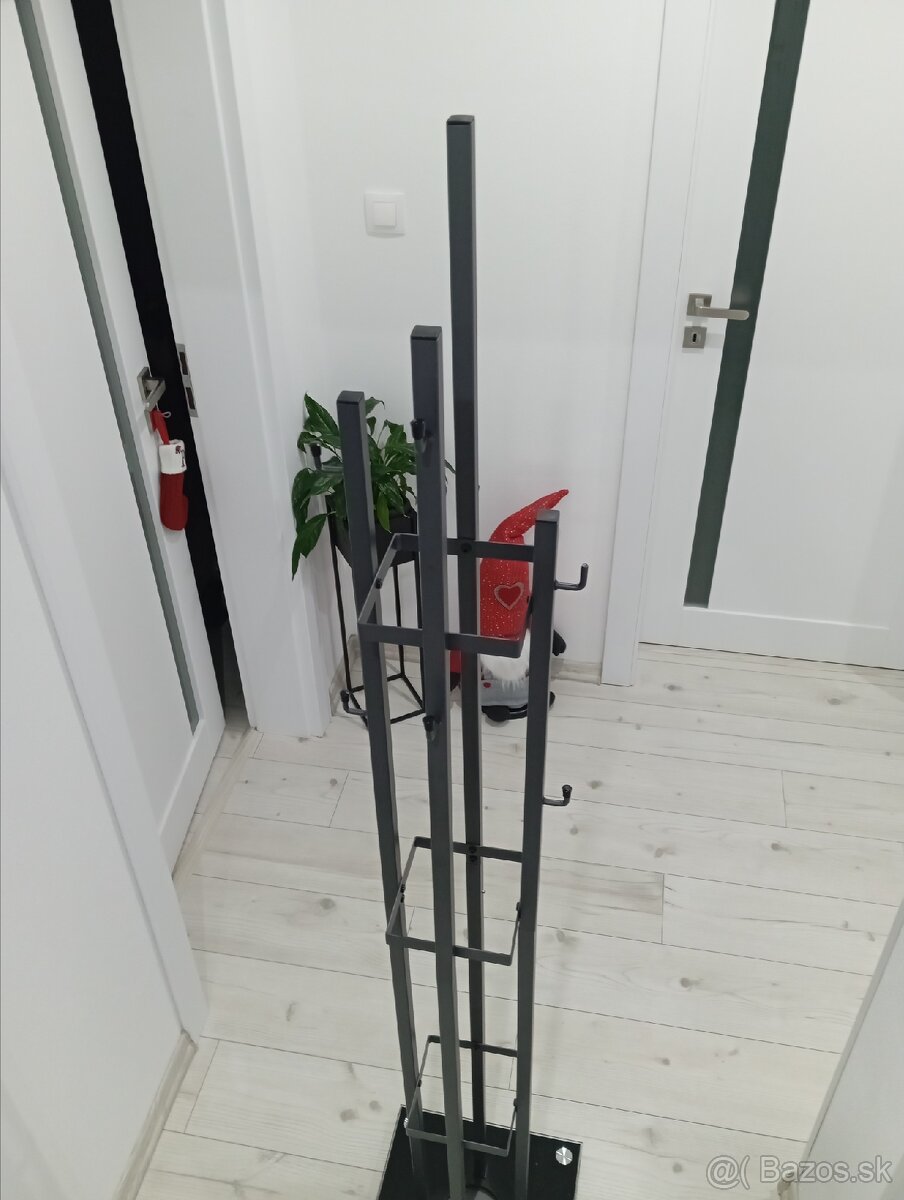 Stojanový vešiak - 2