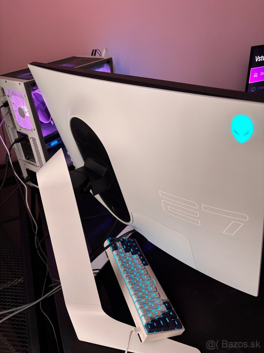 Predám herný PC setup (i5-13600KF, RTX 4070 Aero OC, Alienw - 2