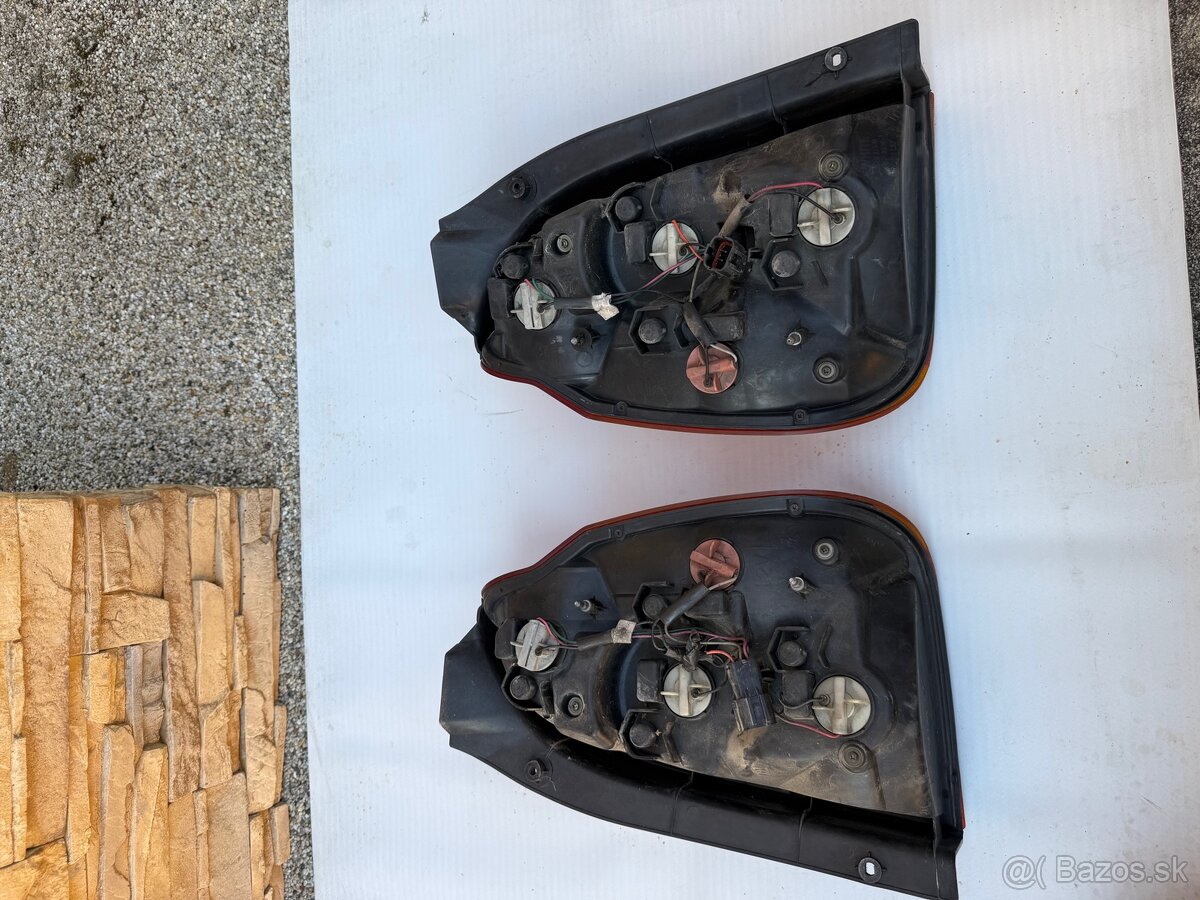 Zadné svetlá - Hyundai Terracan - 2