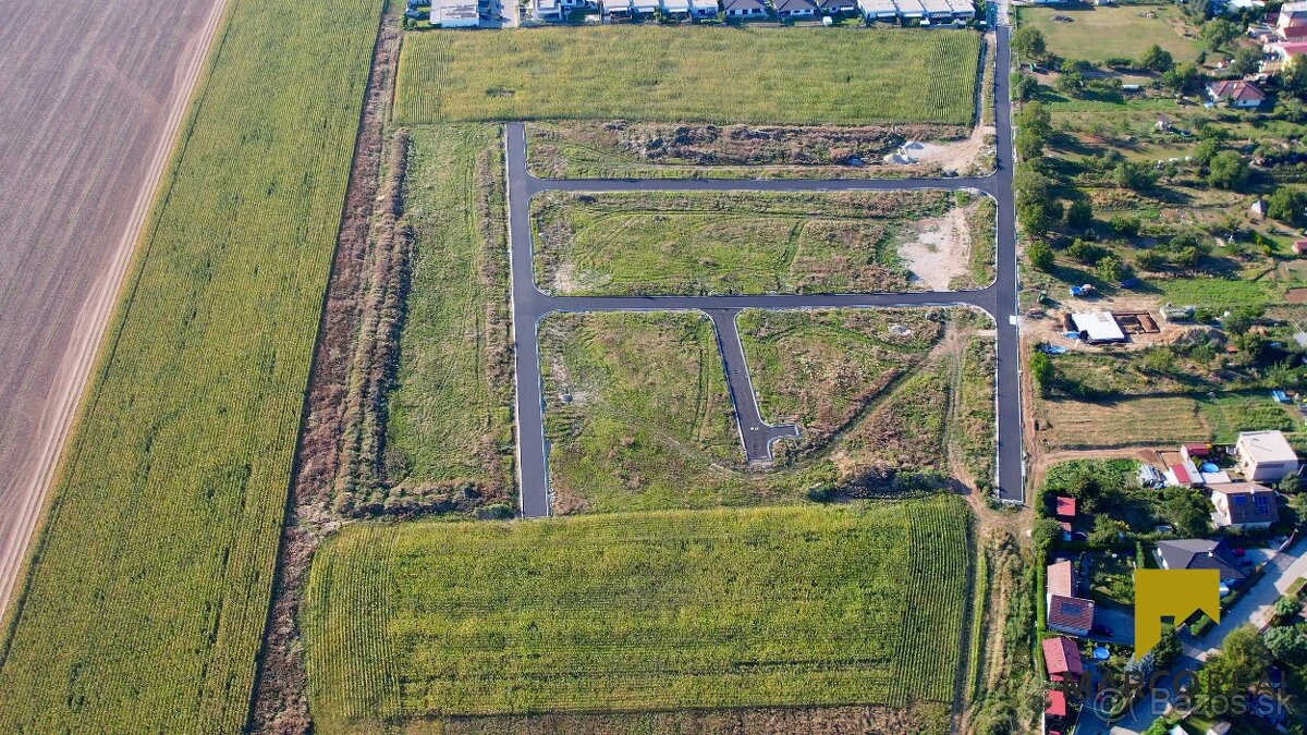 STAVEBNÉ POZEMKY v obci ZVONČÍN len 8 km od Trnavy,všetky IS - 2