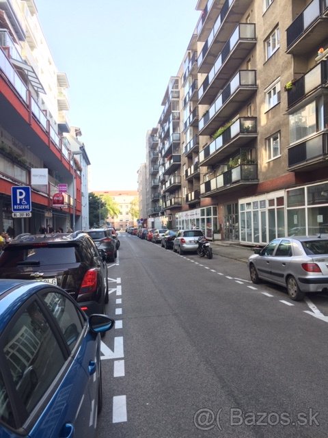 Predám veľký Obchodný priestor 180m2, v BA III - 2