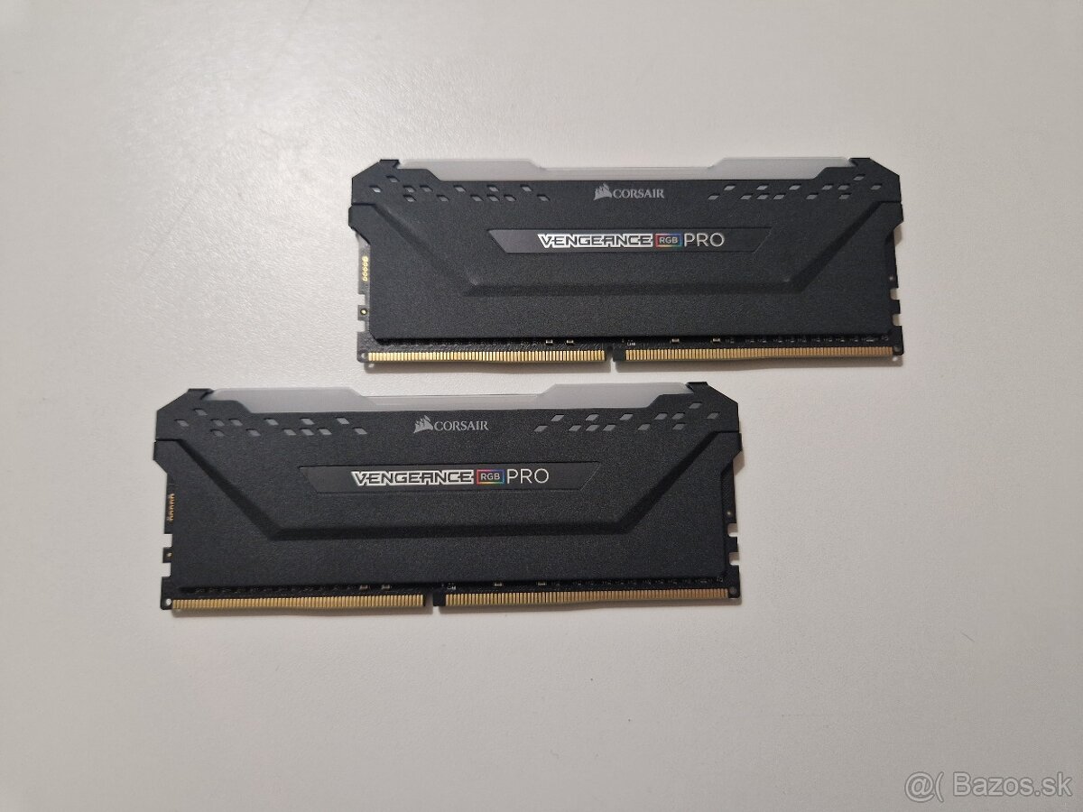 PREDANÉ. 32GB Kit 3600Mhz RGB DDR4 Corsair Vengeance Pro - 2