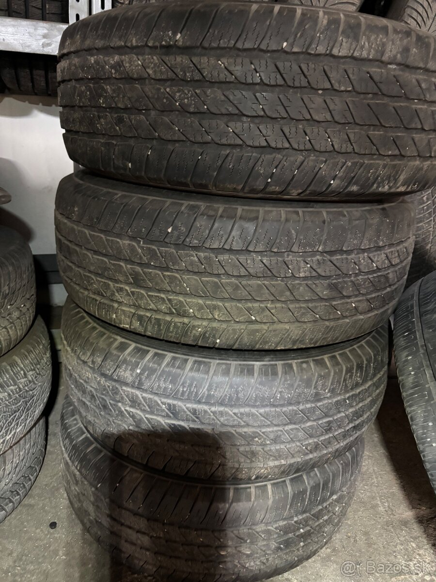 Toyota Land Cruiser R17 - 2