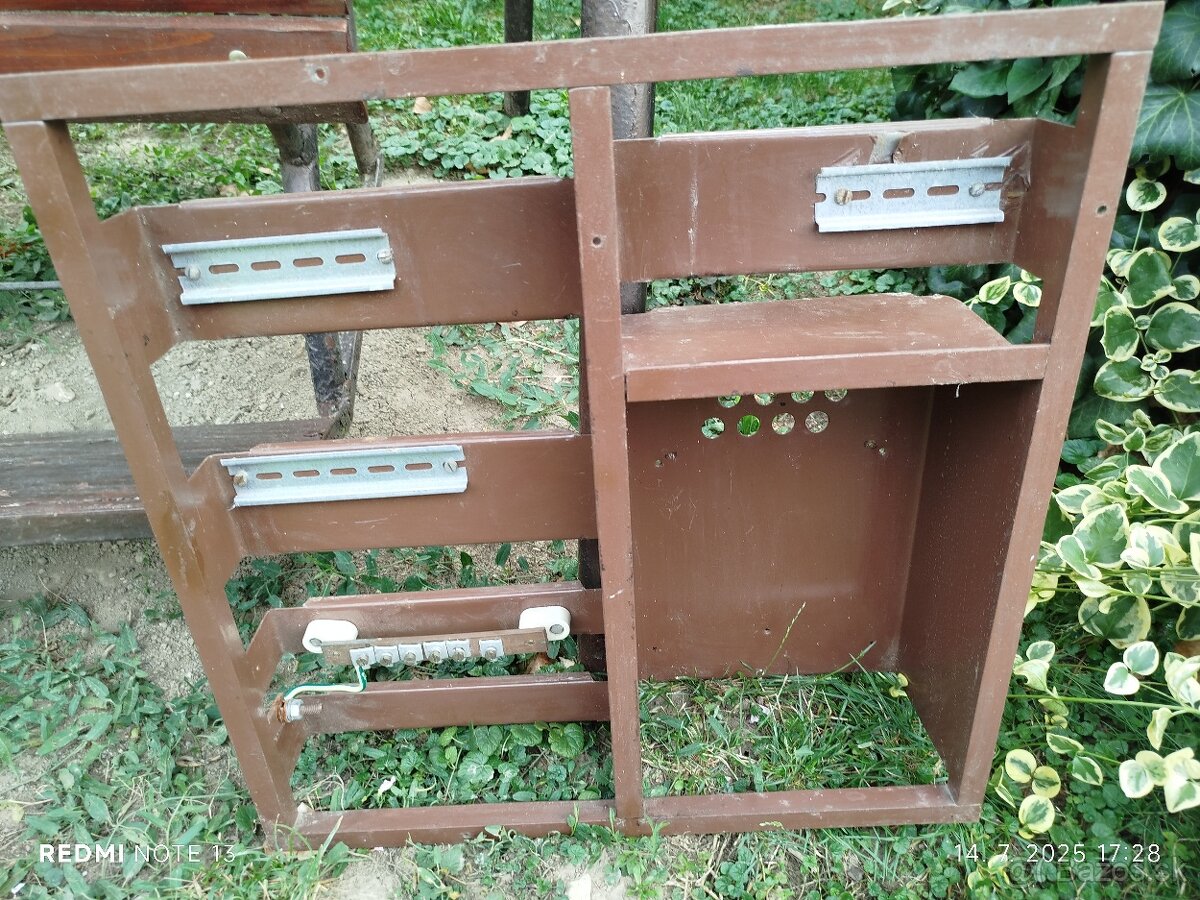 Elektromerova rozvadzacova zapustena skrina - 2