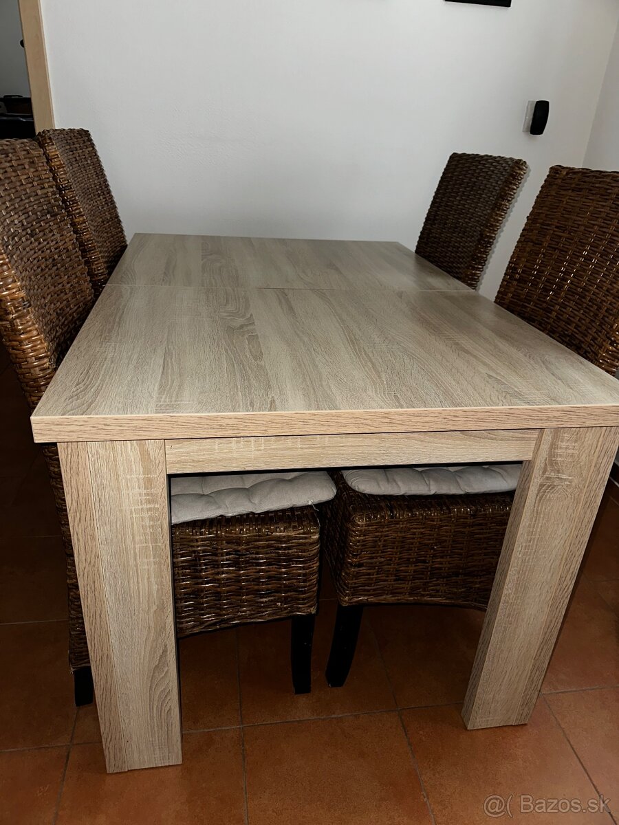 Stôl so stoličkami - 2