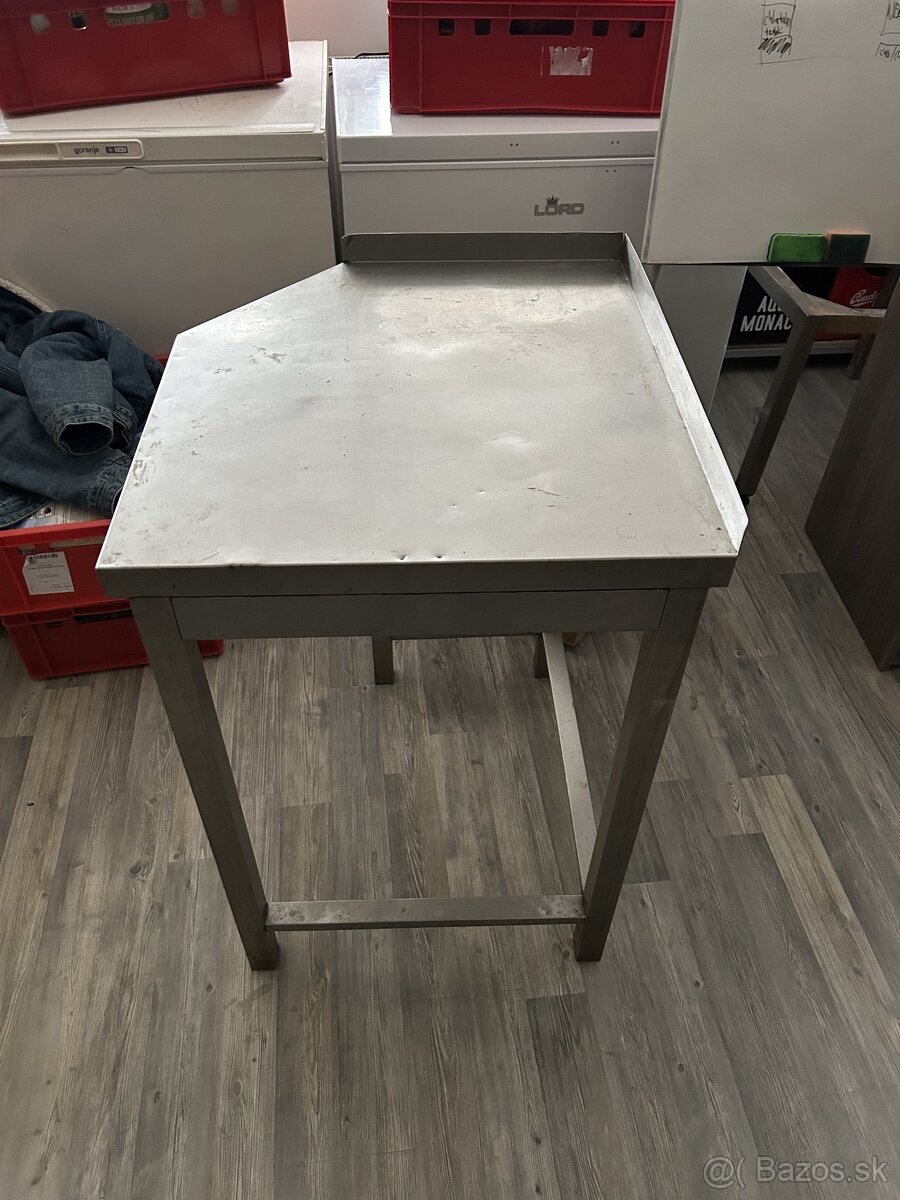 nerezovy rohovy stol - 2