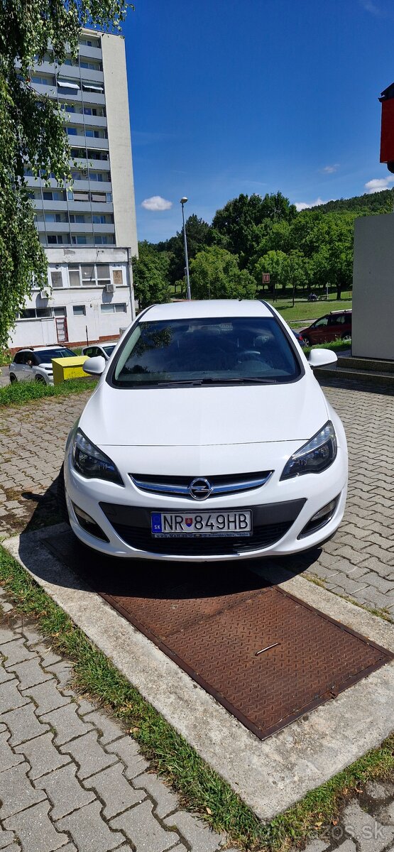 Opel Astra J 1.4 74kw - 2