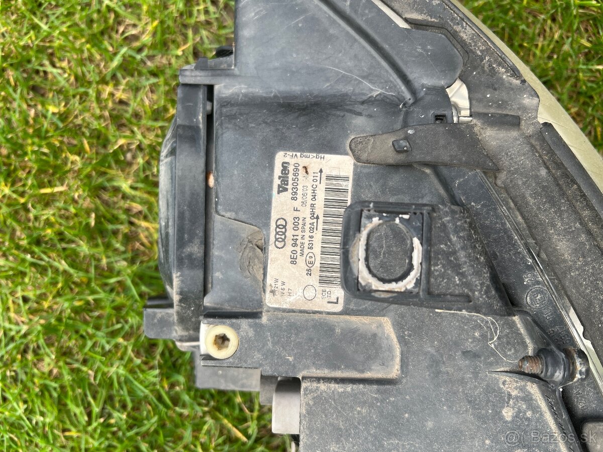 Predne svetla Audi A4 b6 - 2