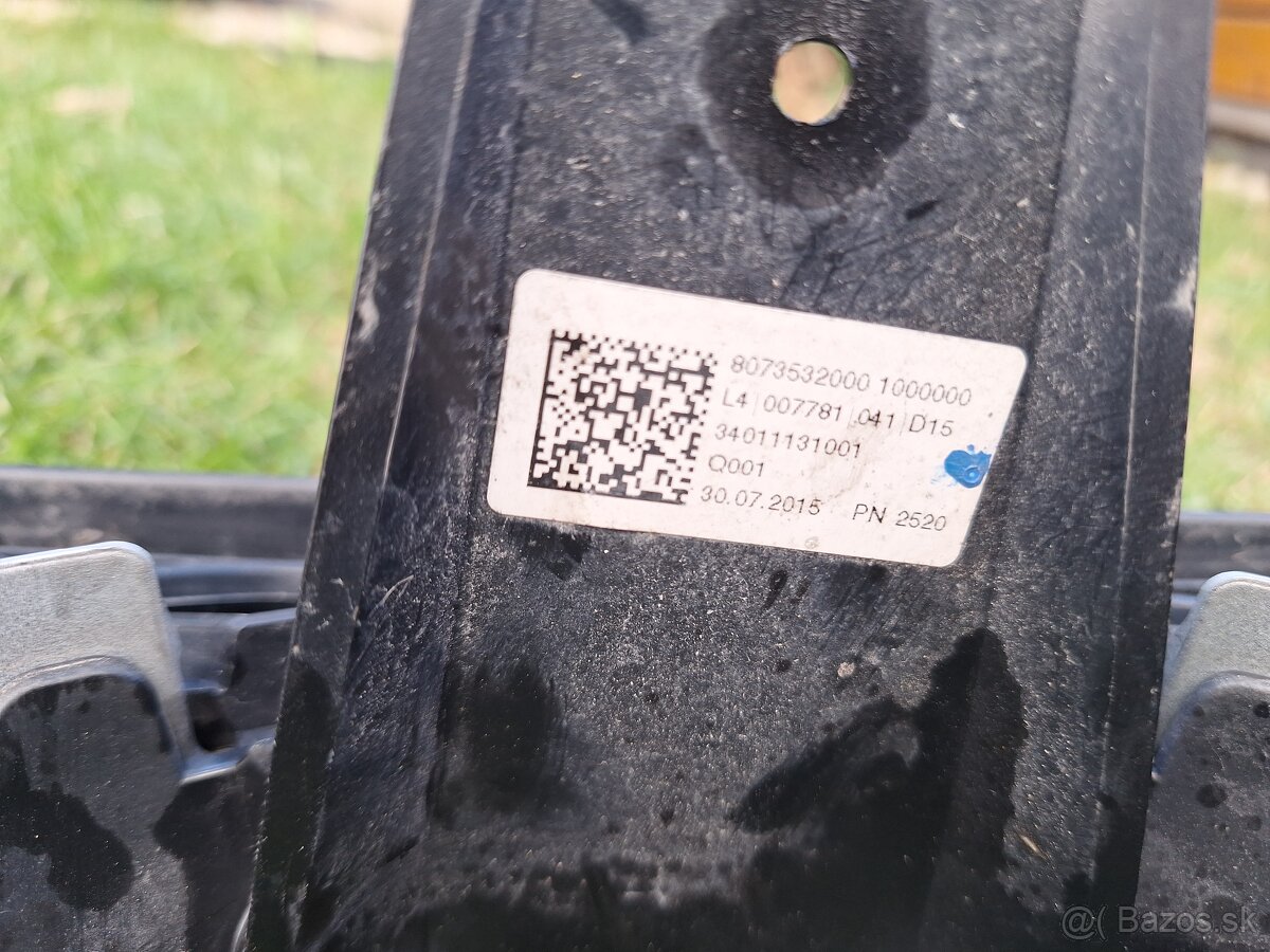 Predam original prednu masku na Mercedes GLC - 2