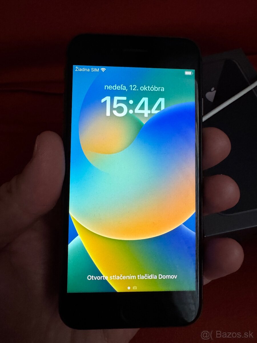 iPhone 8 64gb - top stav - 2