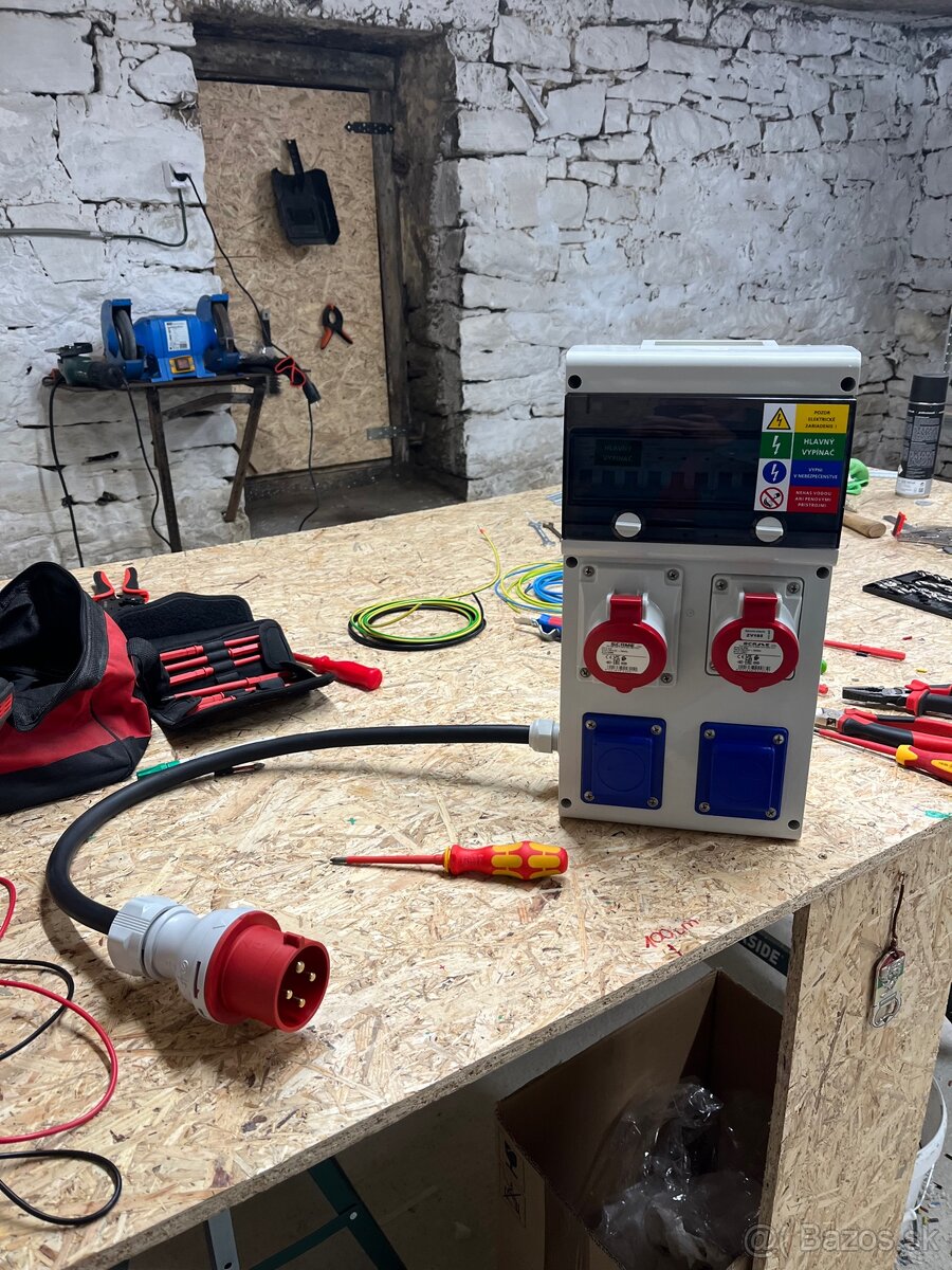 Zasuvkova rozvodnica, inštalačné rozvádzače - 2