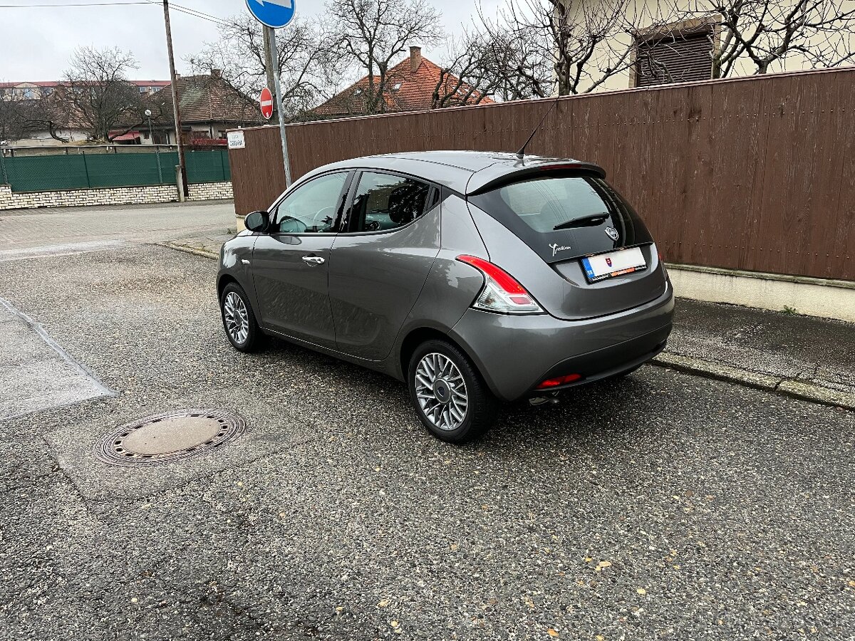 Lancia Ypsilon Gold 1.2i - 2