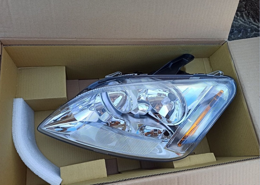 Svetlomety na Ford Focus / C-max - 2