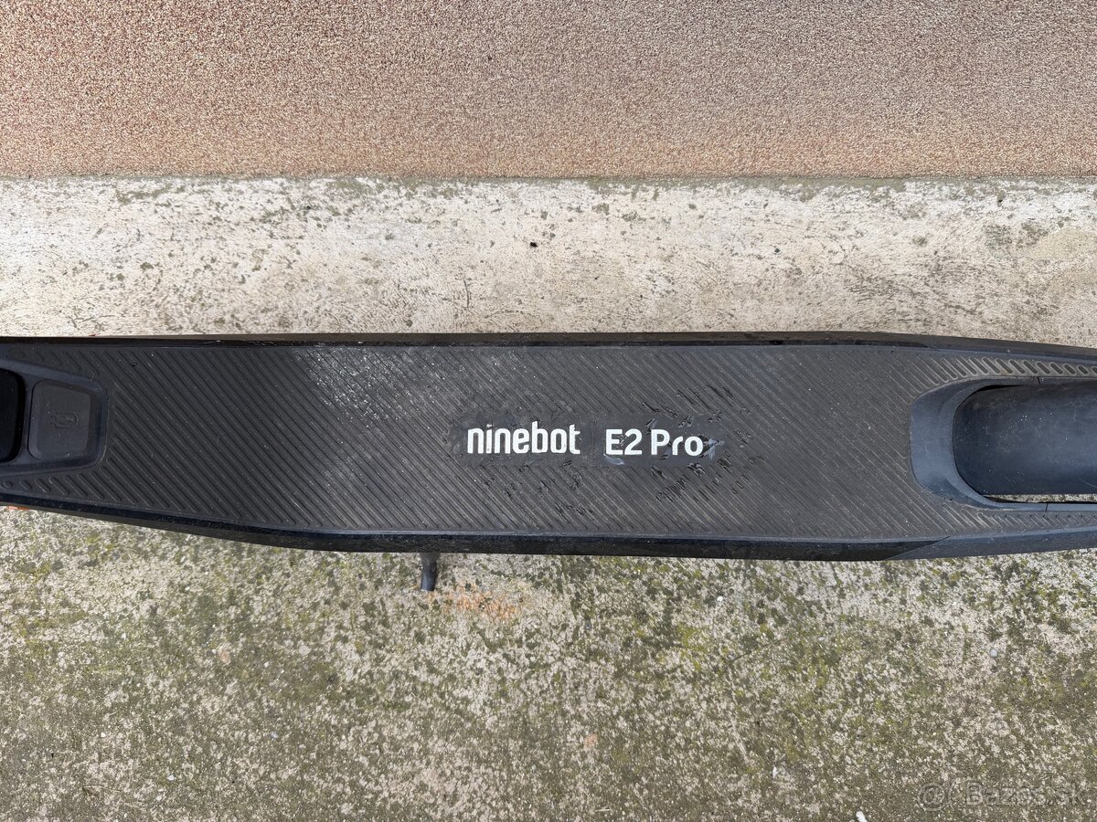 Elektrická kolobežka Ninebot E2 Pro - 2