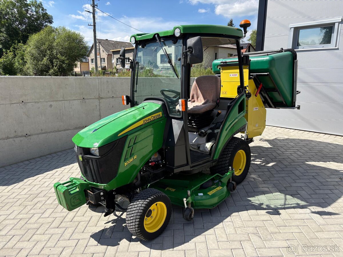 John Deere 1026R - 2