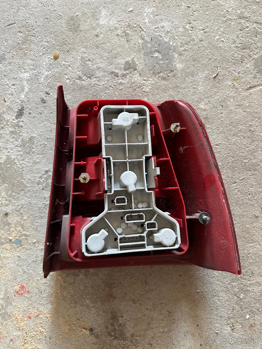 Zadne lave stetlo passat b5 - 2
