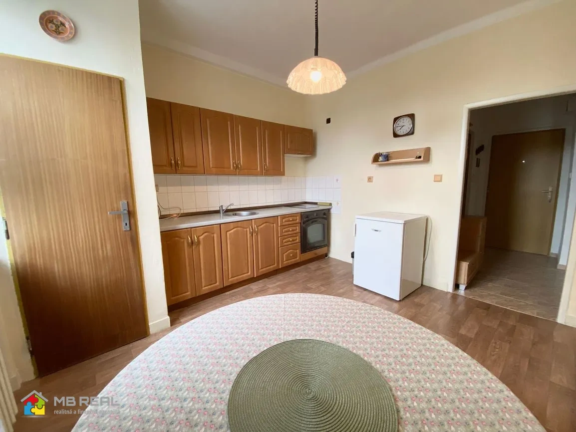 Jednoizbový byt s balkónom, Žiar nad Hronom, centrum, 40 m2 - 2