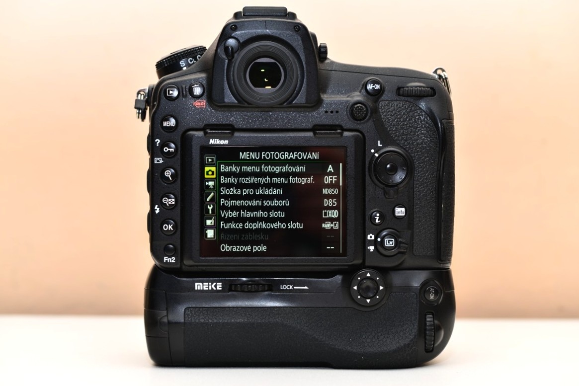 Nikon D850 + Battery Grip ( 58xxx exp.) - 2