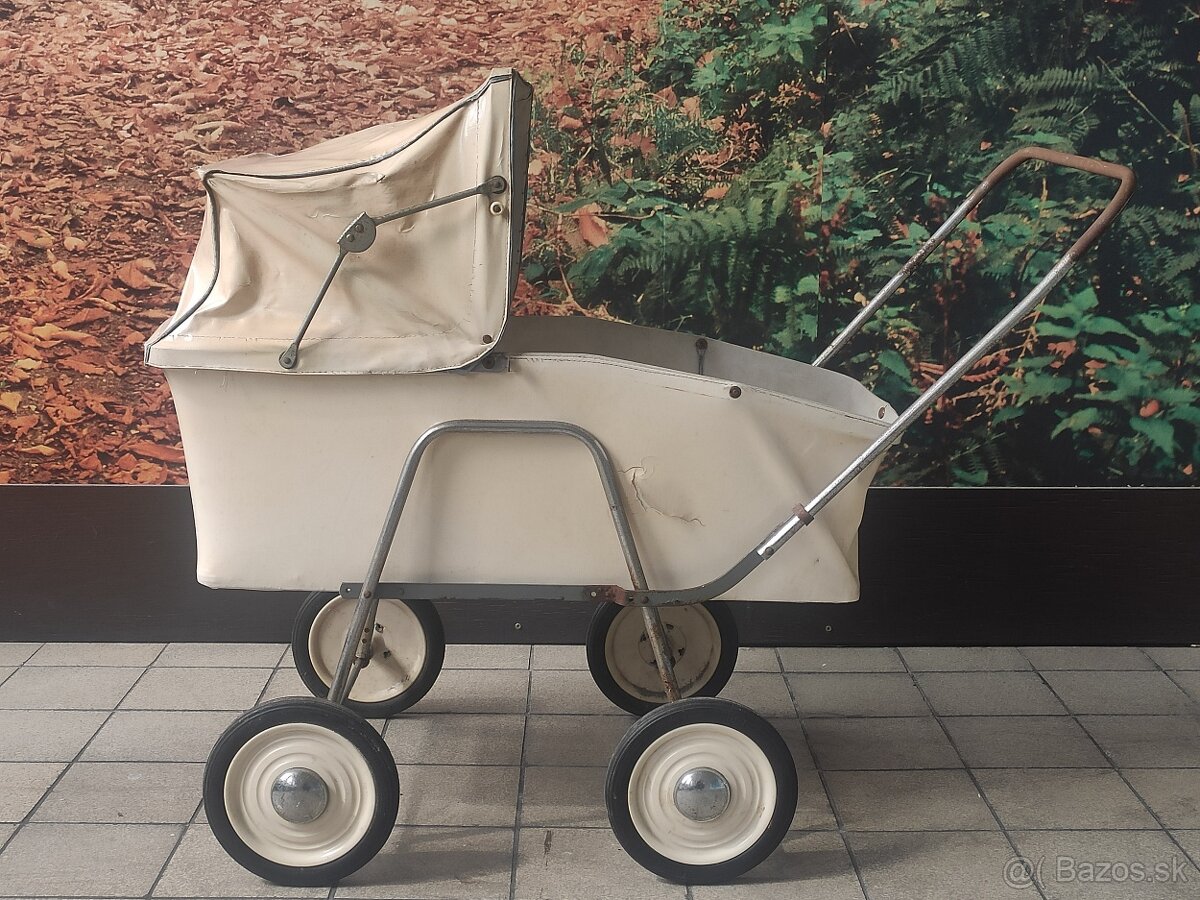 Starý dětský kočik - 2