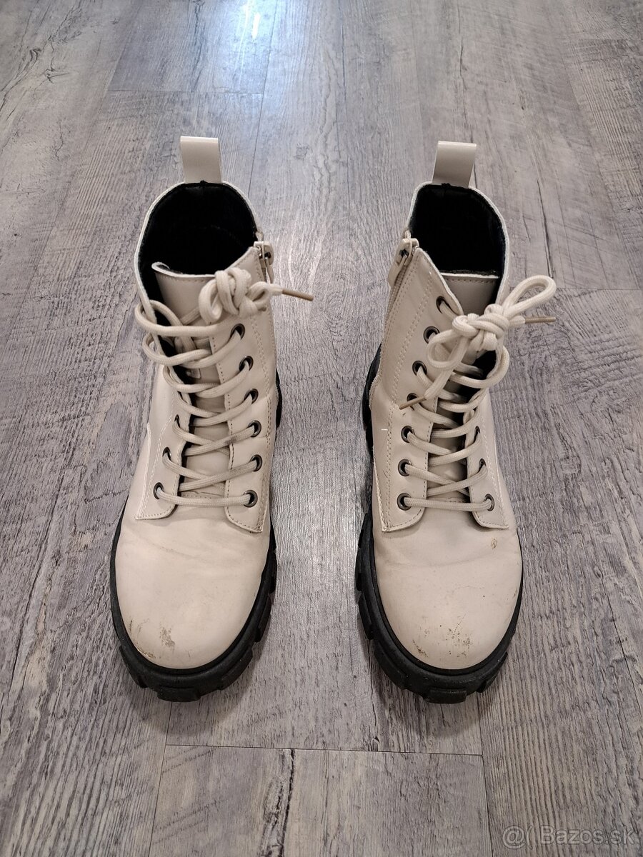 Dievčenské zimné topánky biele. - 2