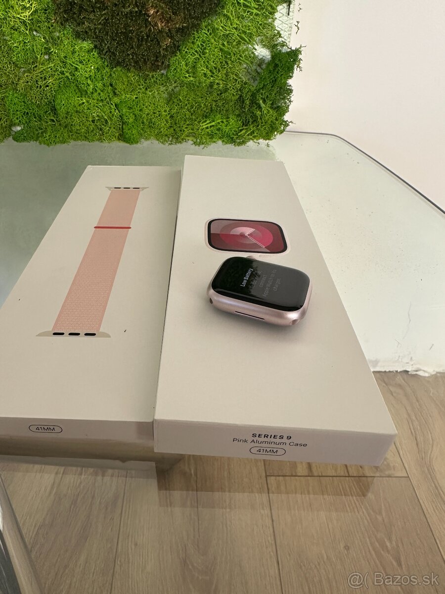 Apple Watch 9 42mm - 2