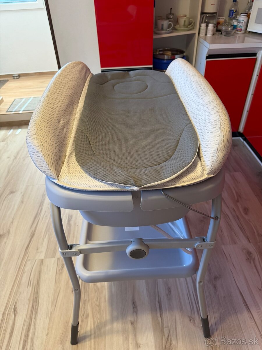 Predám prebaľovací pultík Chicco s vaníčkou - 2