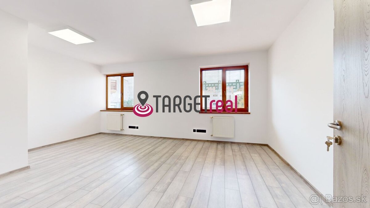 Na predaj, administratívny priestor, 22m², Púchov - 2