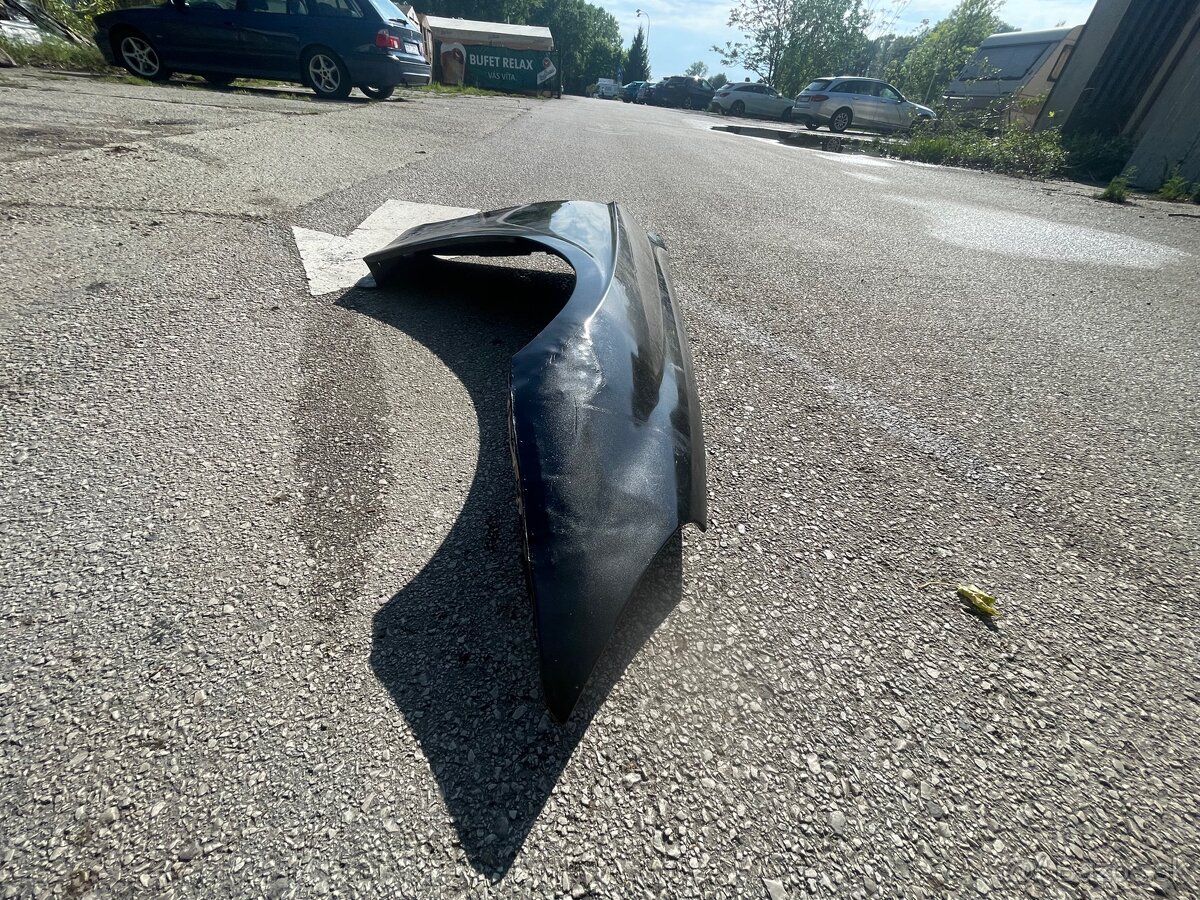 Pravý predný blatník Mercedes CLS w219 c219 - 2