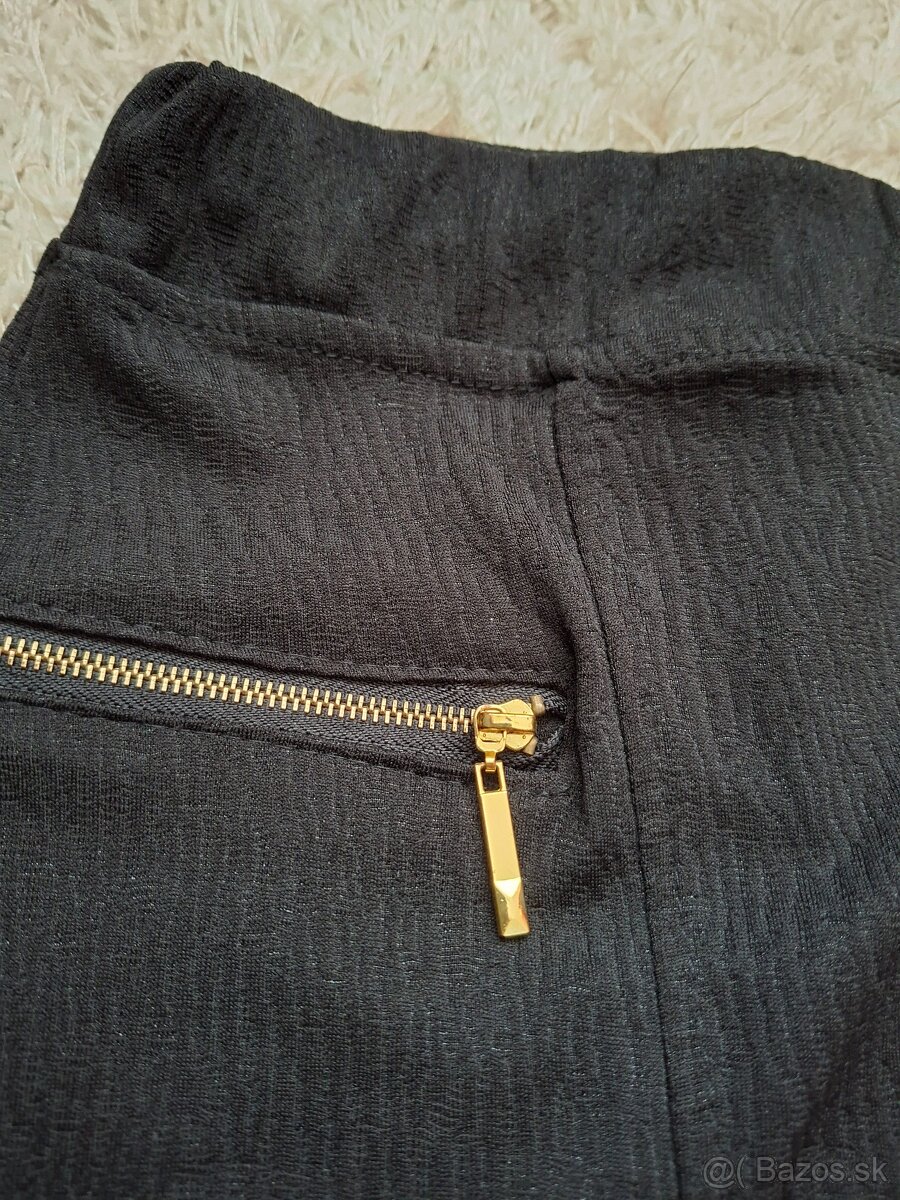 Čierna mini sukňa - 2