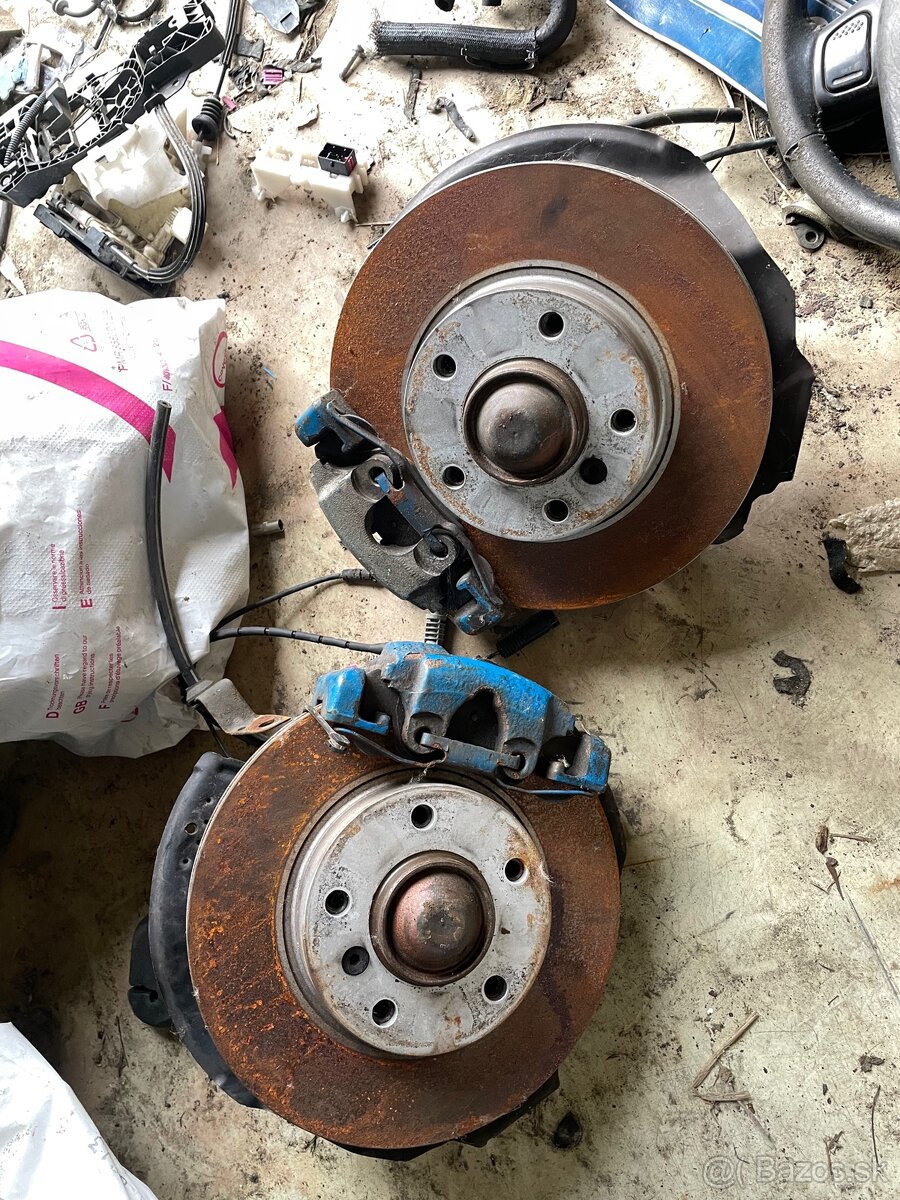 Predné otoče aj s brzdami bmw e46 318i - 2