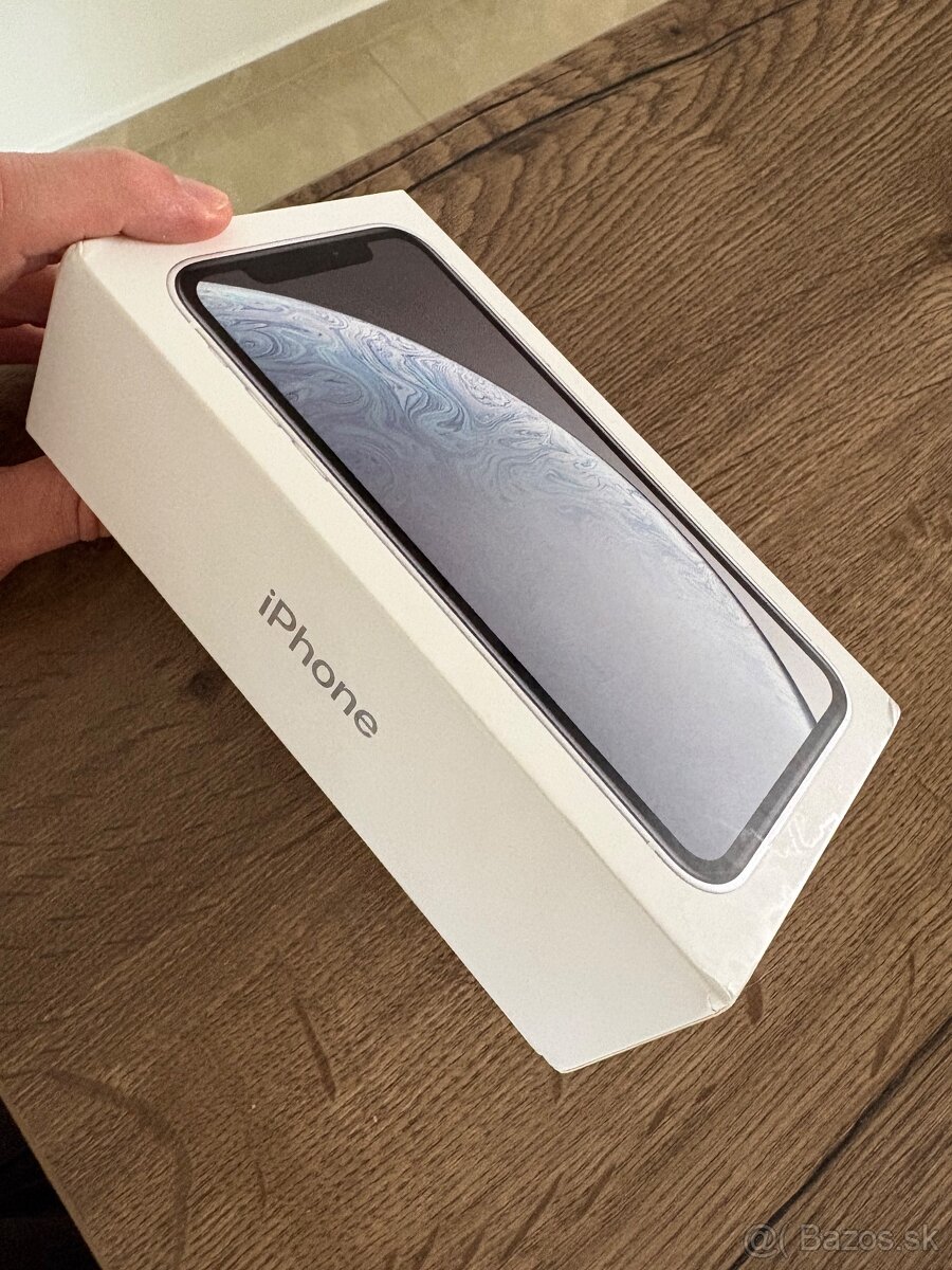 Apple iPhone XR 64GB - 2