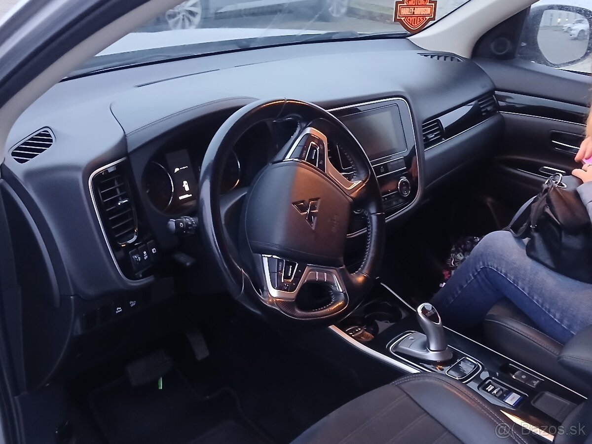 Predam Mitsubishi Outlander PHEV 2,4 4WD - 2