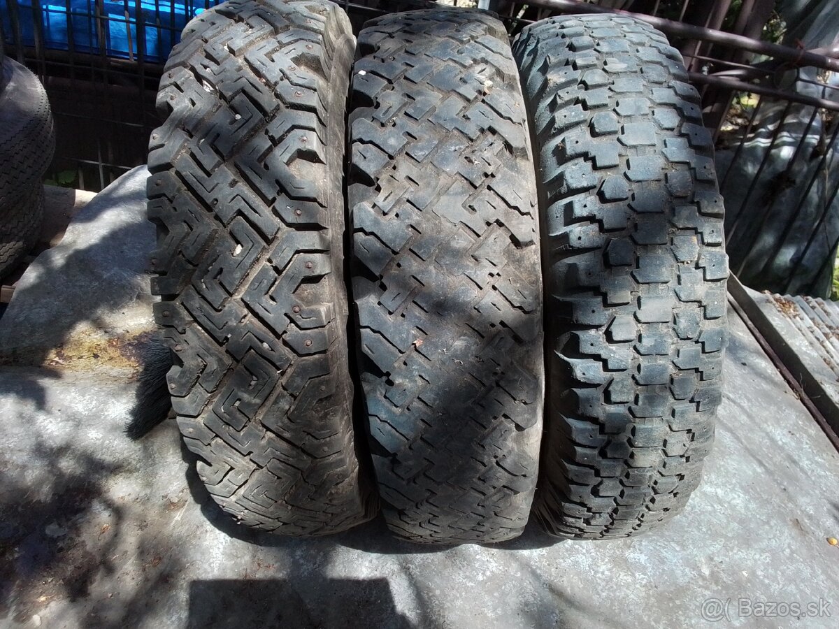 Kolá malotraktor, vlečka, vozík. - 2