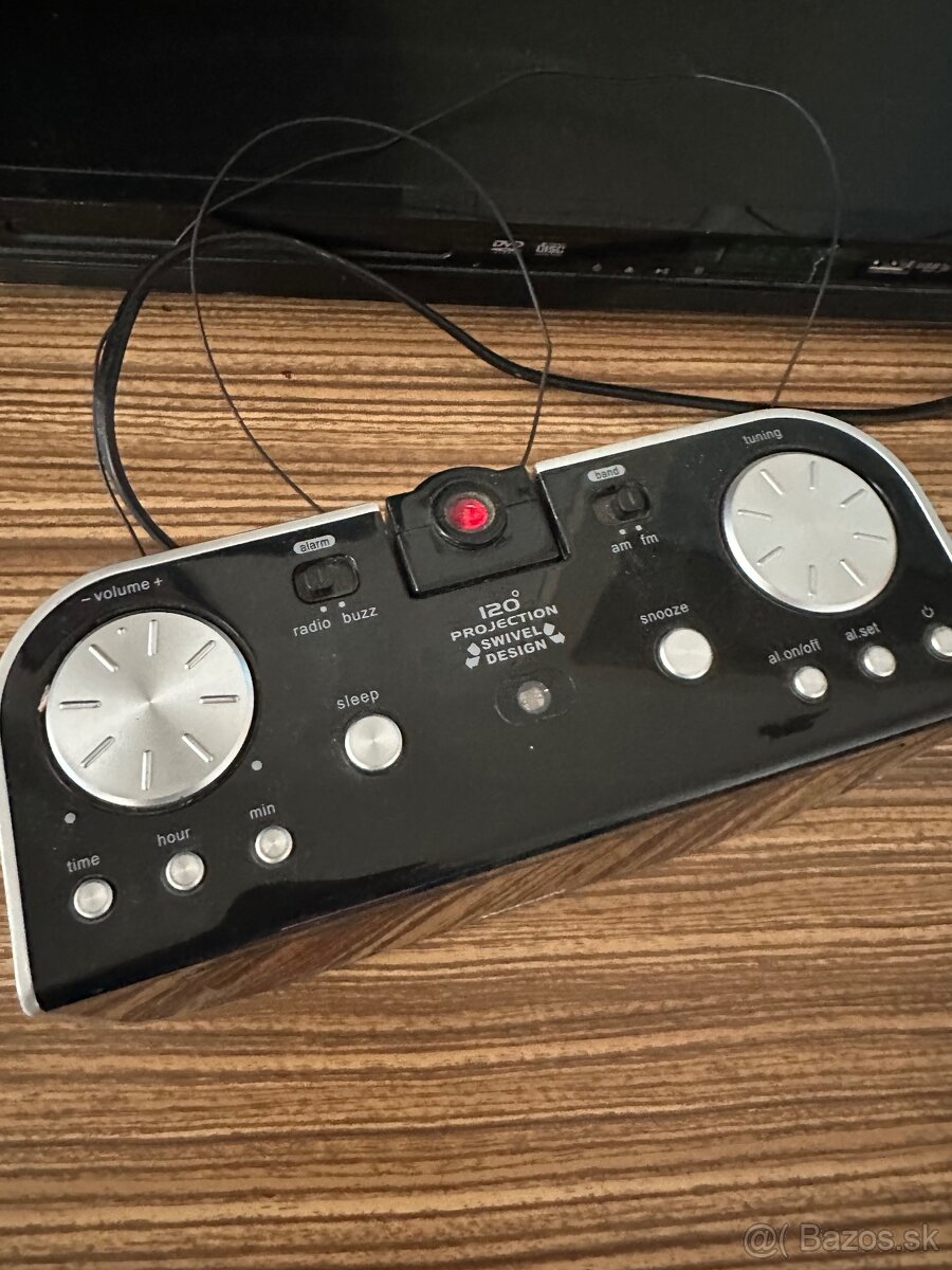 Digitálny radiobudík s projektorom - 2