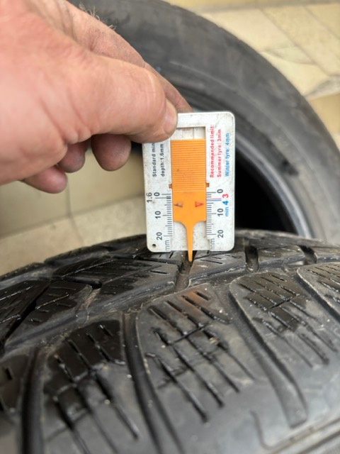 215/65 R17 zimne Pirelli - 2