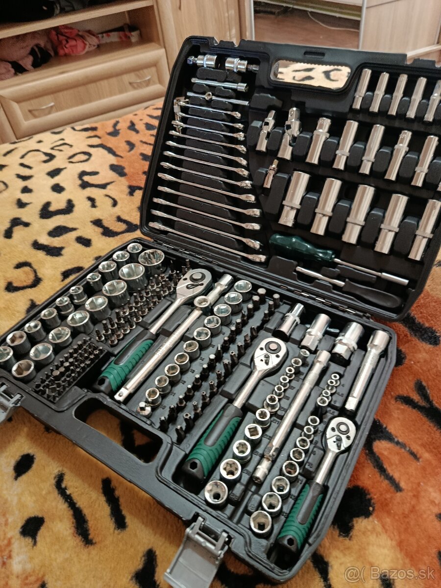 216 kus Univerzálny náradný set - 2