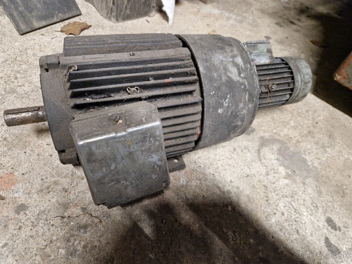 Sústruh TOS SV18 motor - 2