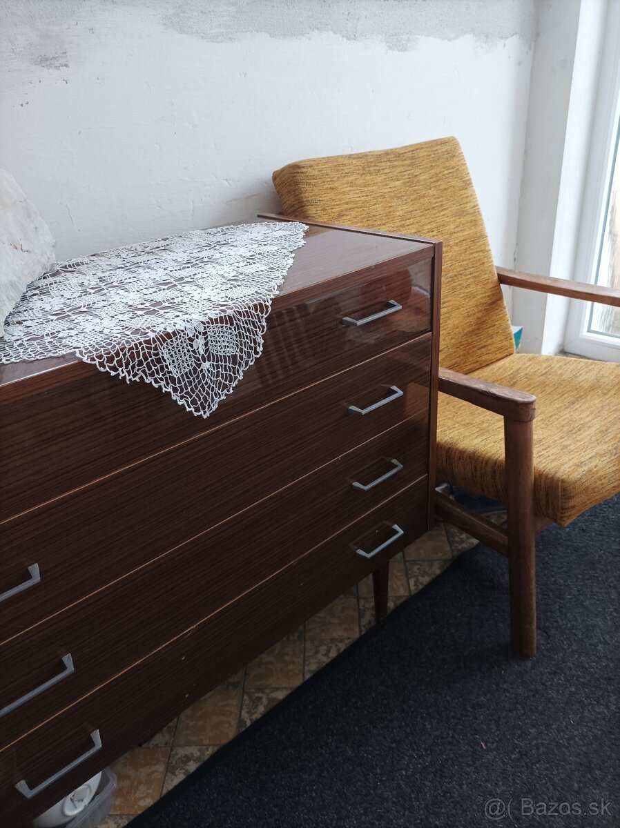 Retro kreslá, skrinky - 2
