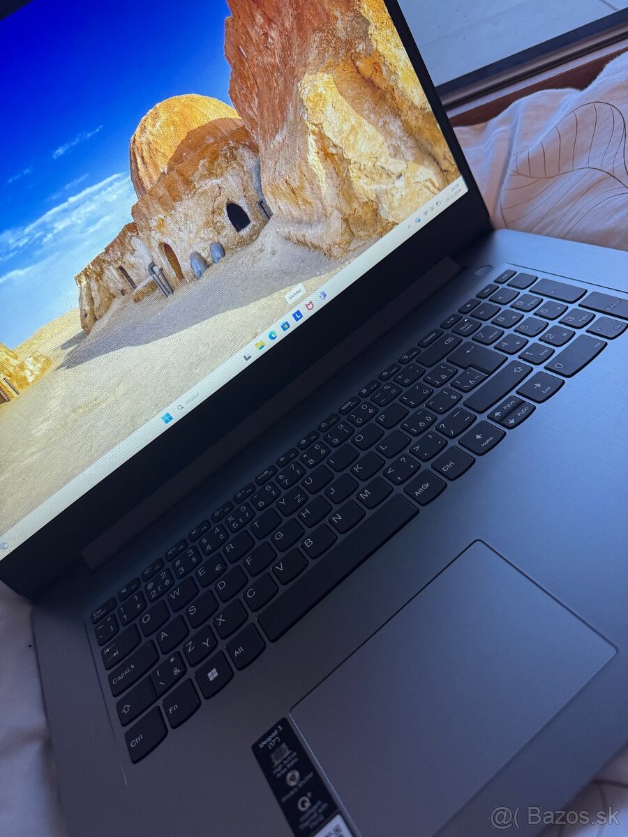 Lenovo IdeaPad 3 – 17” (477 GB) - 2