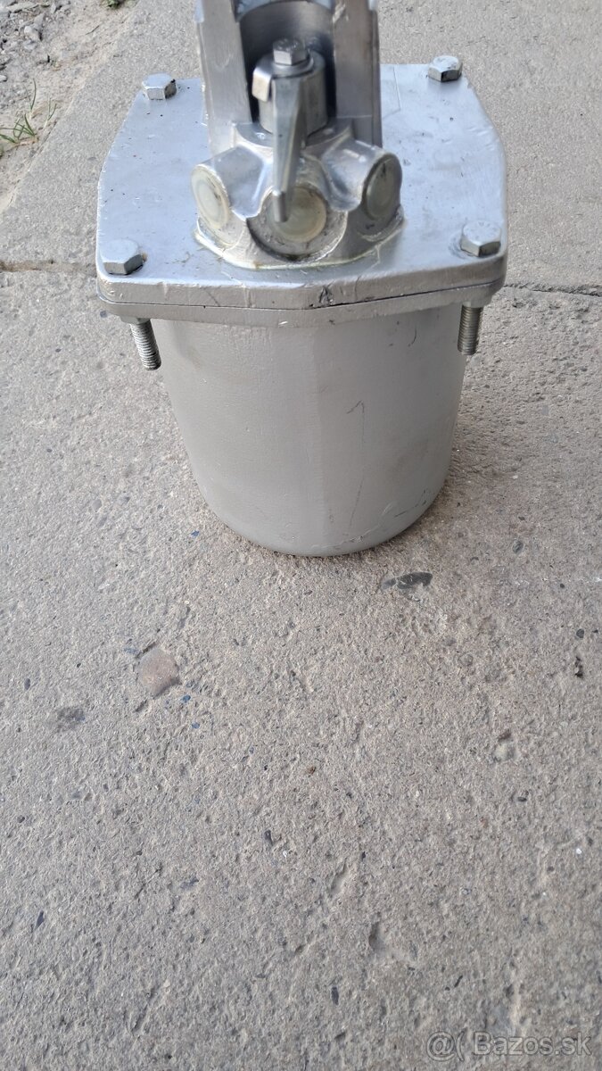 Hydraulicka pumpa kabiny - 2