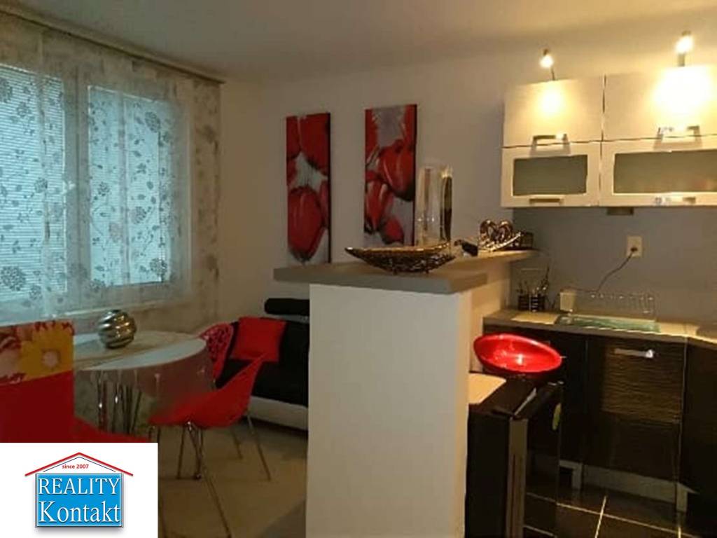 Ponúkame na prenájom 1-izbový byt v N. Zámkoch - 2