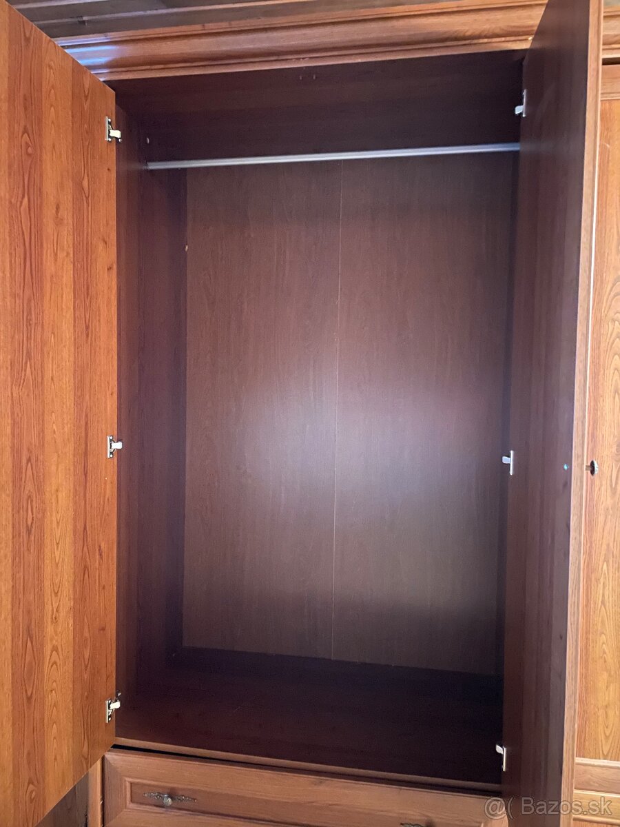Skriňa šatníková - 2