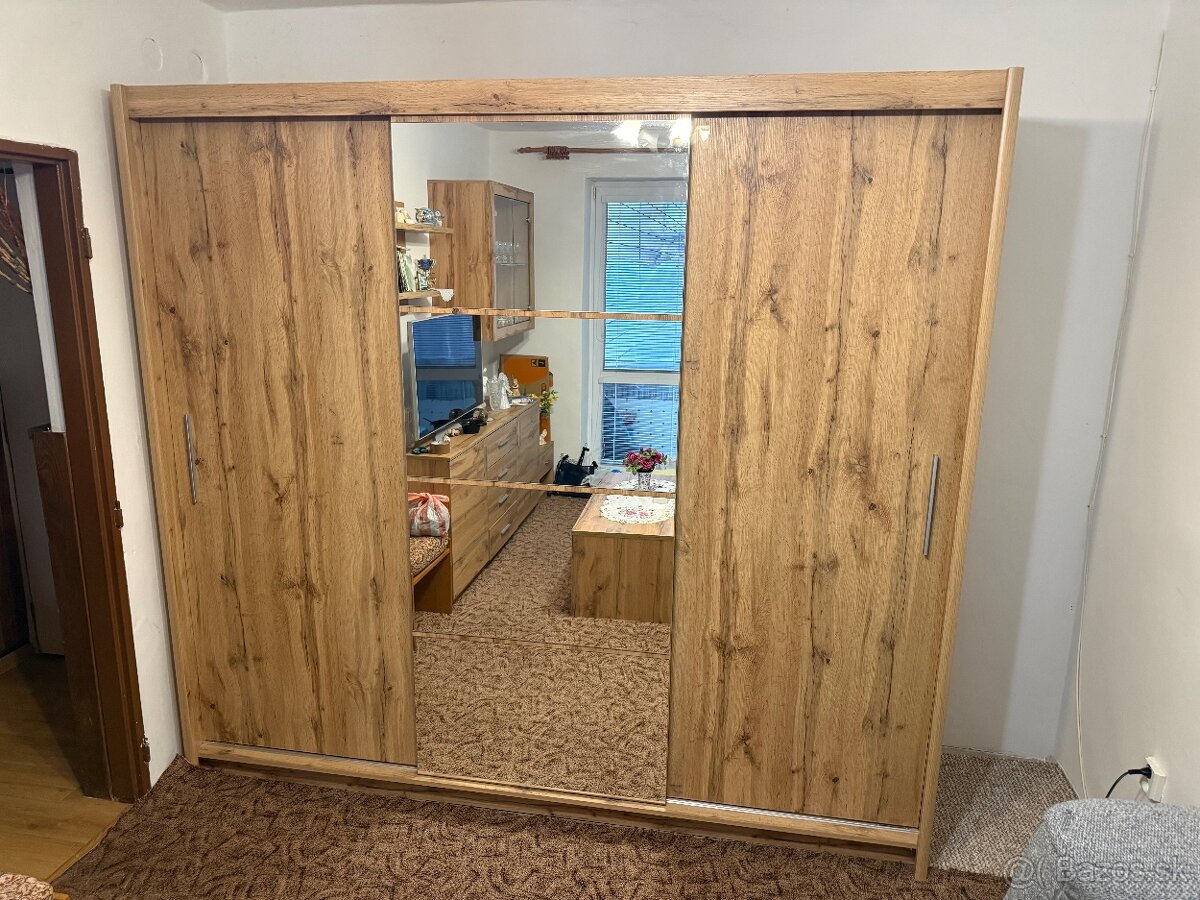 Šatníková skriňa - 2