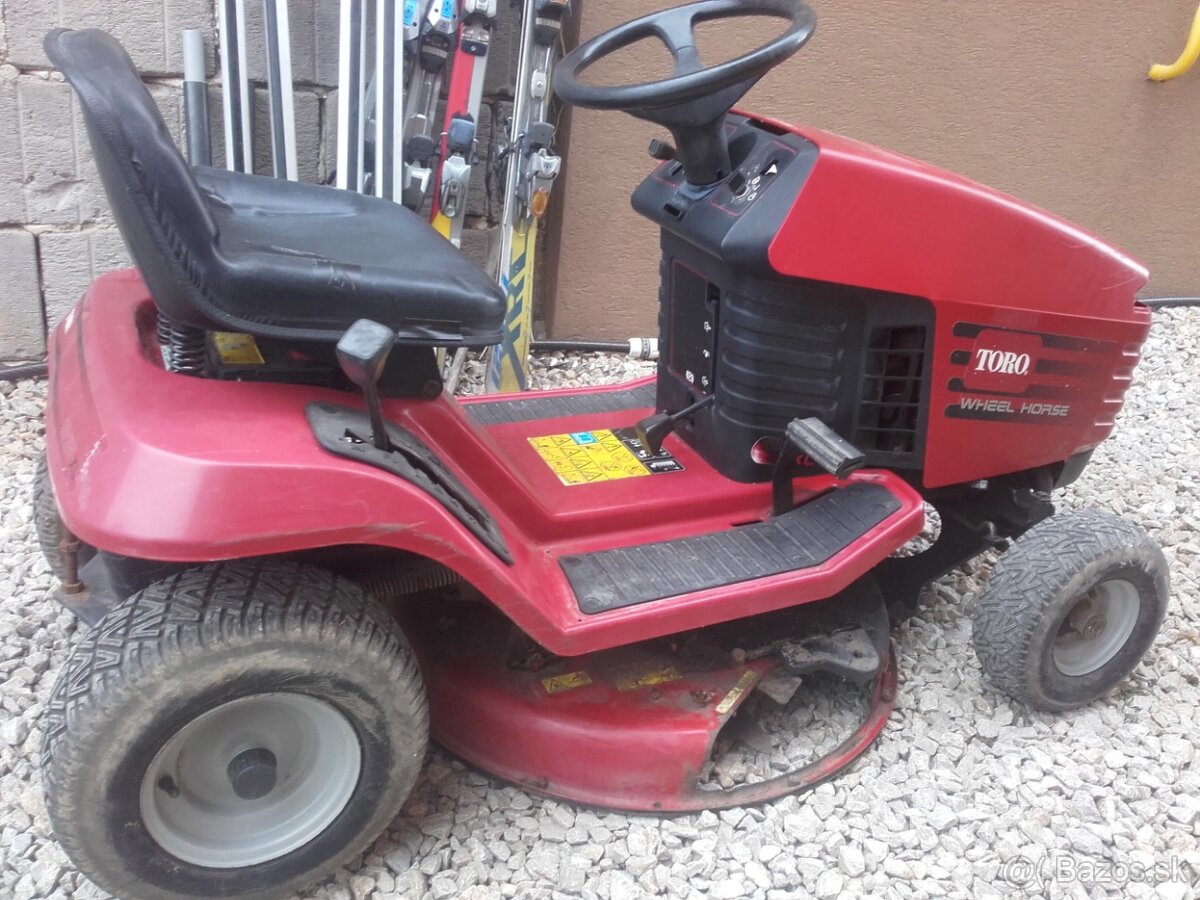 Traktorova kosačka Toro. - 2